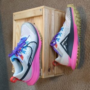 Women's Nike React Pegasus Trail Shoes Size 8